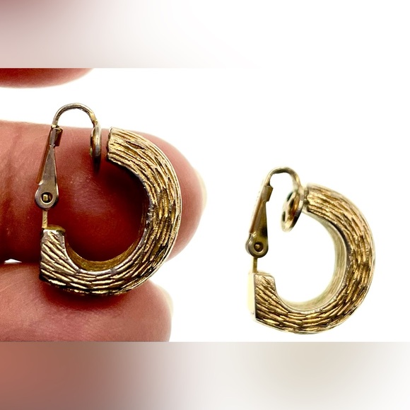 3 for $30 Vintage Signed Avon Textured Gold Tone Half Hoop Clip On Earrings - Picture 7 of 8